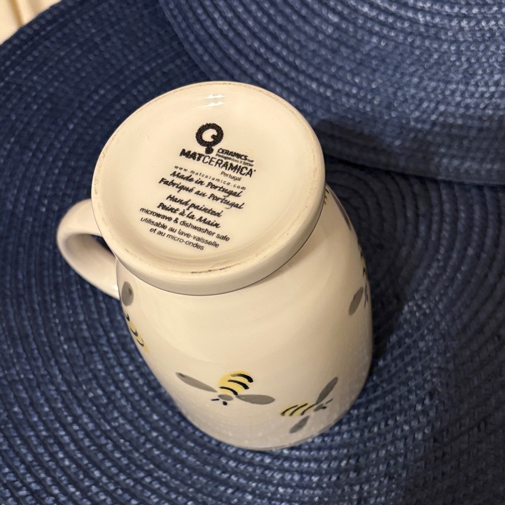 Charming Bee Motif Cream Mug - Picture 2 of 5